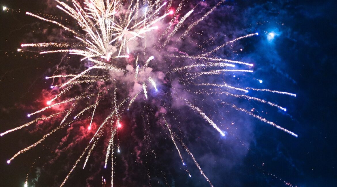fireworks-865104_1280